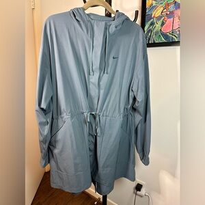 Nike Nylon jacket in blue.  Size large.  Excellent condition!